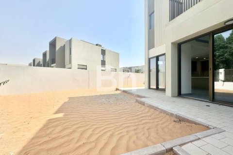 Вилла с 4 спальнями в Dubai Land, ОАЭ №87245 22