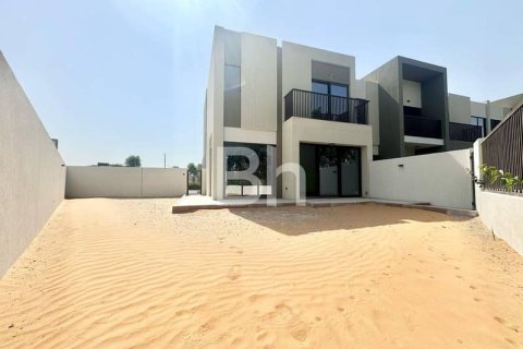 Вилла с 4 спальнями в Dubai Land, ОАЭ №87245 24