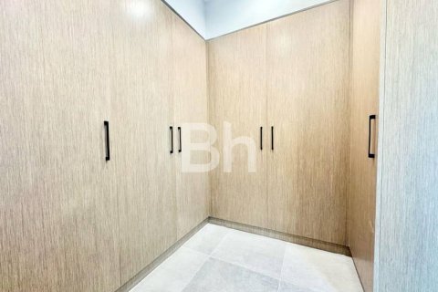 Вилла с 4 спальнями в Dubai Land, ОАЭ №87245 15
