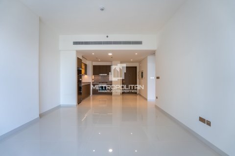Квартира с 1 спальней в EMAAR Beachfront, ОАЭ №78499 4