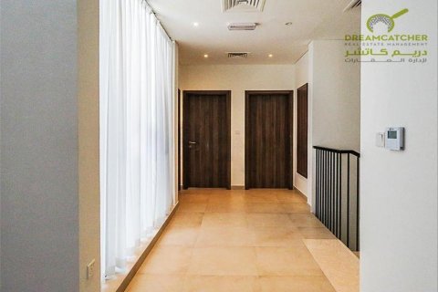 3 bedrooms Villa in Mina Al Arab, UAE No. 75259 17