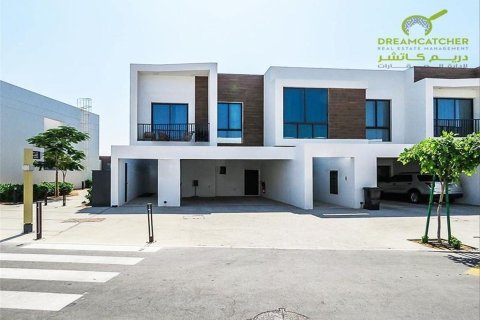 3 bedrooms Villa in Mina Al Arab, UAE No. 75259 3