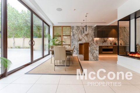 Villa de 6 dormitorios en Earth, UAE No. 74167 6