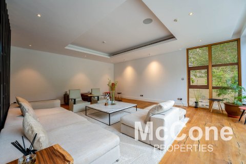 Villa de 6 dormitorios en Earth, UAE No. 74167 3