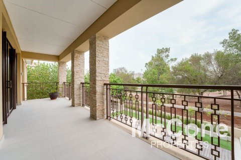 Villa de 6 dormitorios en Earth, UAE No. 74167 22
