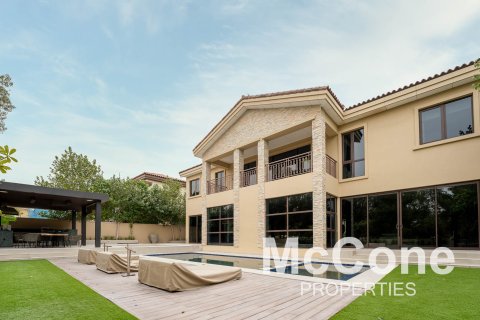 Villa de 6 dormitorios en Earth, UAE No. 74167 29