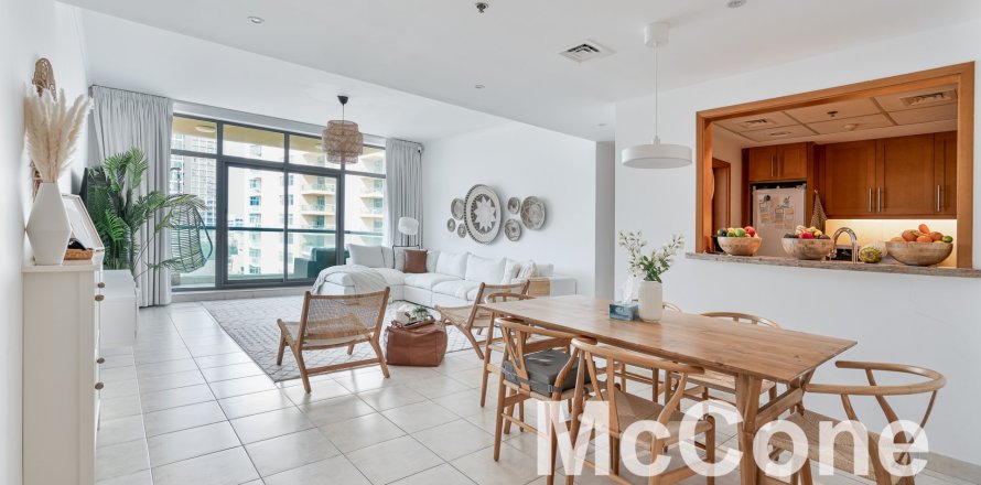 Apartment de 2 dormitorios en The Links, UAE No. 74704