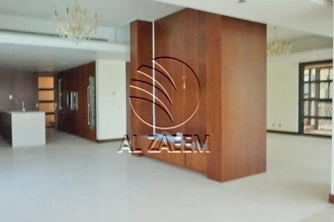 4 bedrooms Villa in Al Gurm, UAE No. 91003 11