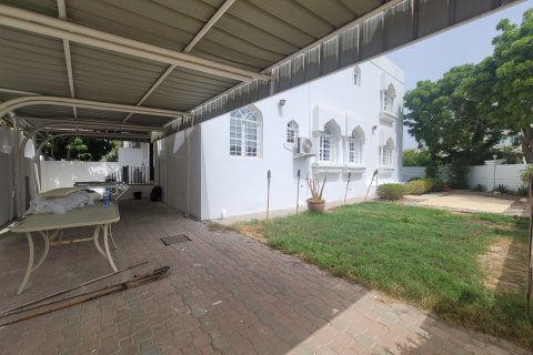 Villa de 4 dormitorios en Muscat, Oman No. 98585 2