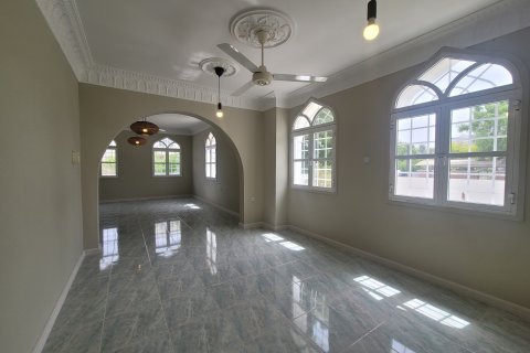 Villa de 4 dormitorios en Muscat, Oman No. 98585 5
