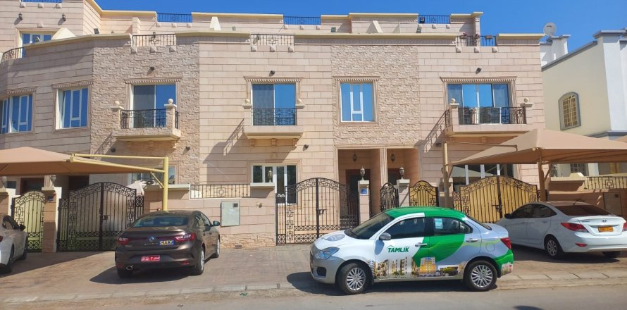Вилла с 5 спальнями в Маскат, Оман №98581