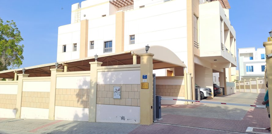 5 bedrooms Villa in Madinat as'Sultan Qaboos, Oman No. 98584