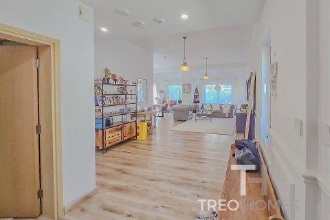 3 bedrooms Villa in Dubai, UAE No. 73894 2