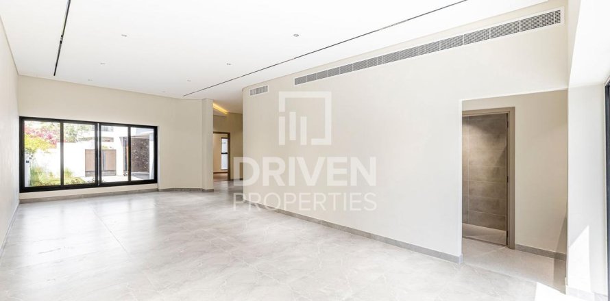 Villa de 4 dormitorios en Umm Suqeim, UAE No. 85792