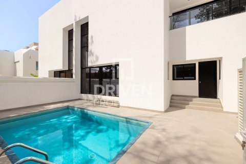 Villa de 4 dormitorios en Umm Suqeim, UAE No. 85792 11