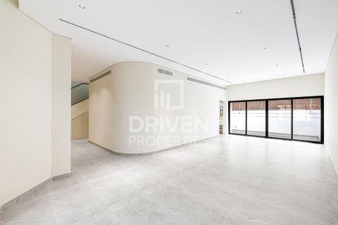 Villa de 4 dormitorios en Umm Suqeim, UAE No. 85792 4