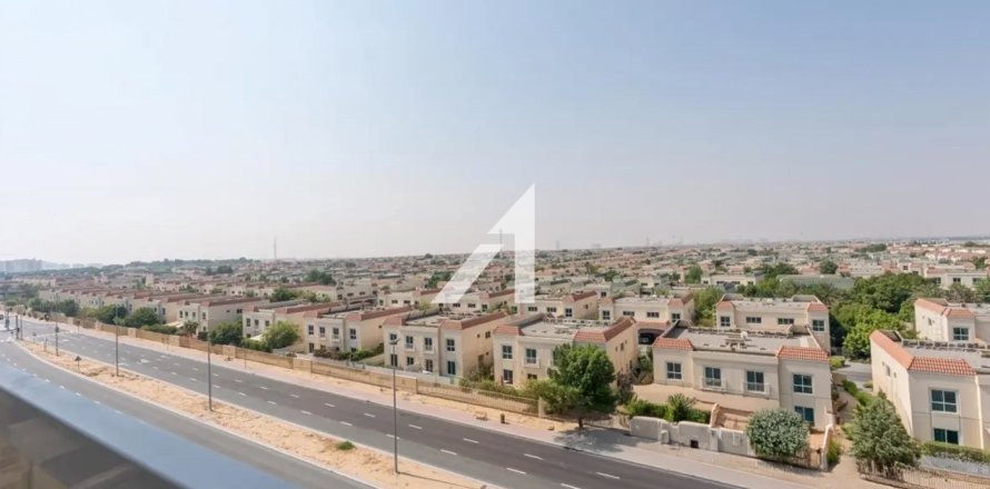 Apartment de 2 dormitorios en District 11, UAE No. 55750