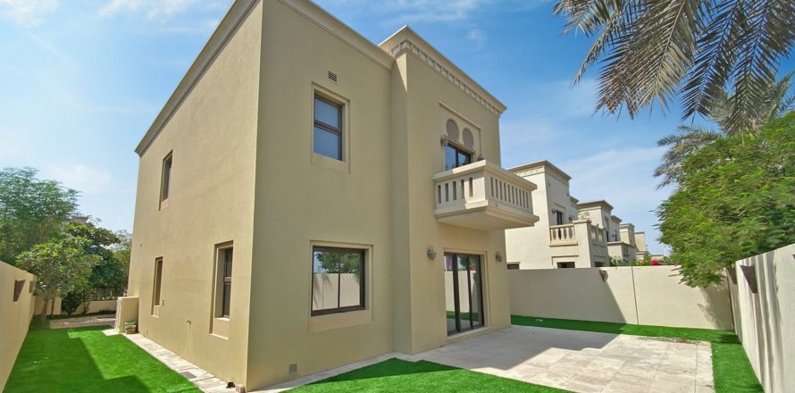 Villa de 4 chambres à Casa, UAE No. 73880
