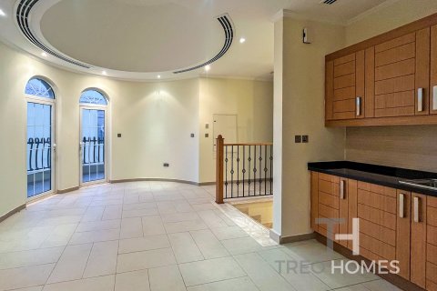5 bedrooms Villa in Legacy, UAE No. 76403 4