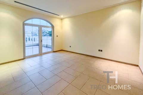 5 bedrooms Villa in Legacy, UAE No. 76403 3