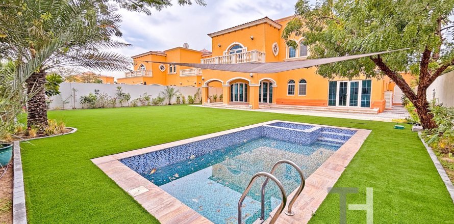 5 bedrooms Villa in Legacy, UAE No. 76403