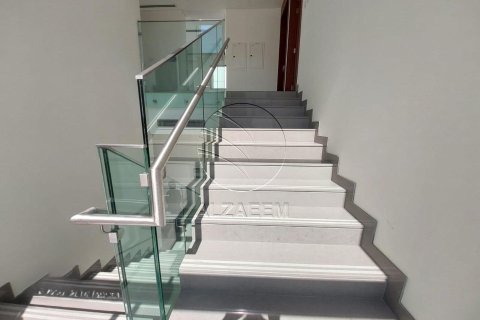 Villa de 4 dormitorios en Abu Dhabi, UAE No. 90037 7