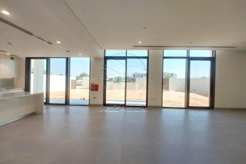 Villa de 4 dormitorios en Abu Dhabi, UAE No. 90037 9