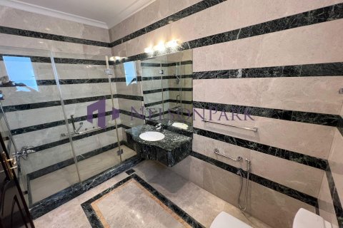 4 bedrooms Villa in Doha, Qatar No. 58528 9