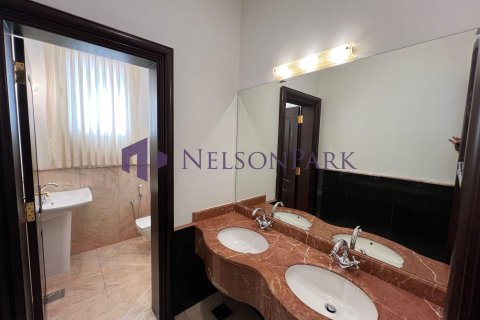 4 bedrooms Villa in Doha, Qatar No. 58528 21