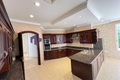 4 bedrooms Villa in Doha, Qatar No. 58528 6