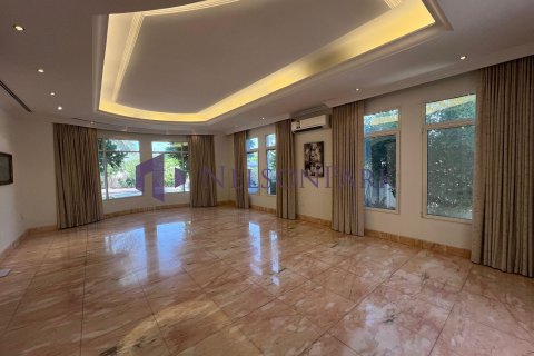 4 bedrooms Villa in Doha, Qatar No. 58528 3