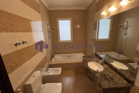 4 bedrooms Villa in Doha, Qatar No. 58528 13