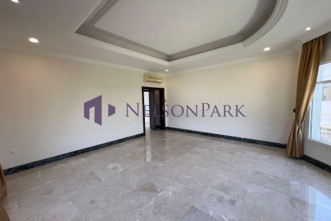 4 bedrooms Villa in Doha, Qatar No. 58528 12