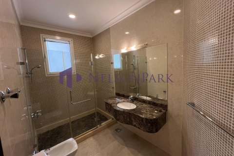4 bedrooms Villa in Doha, Qatar No. 58528 5