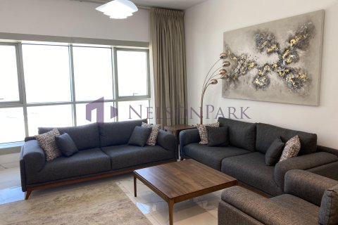 3 bedrooms Apartment in Doha, Qatar No. 57872 1