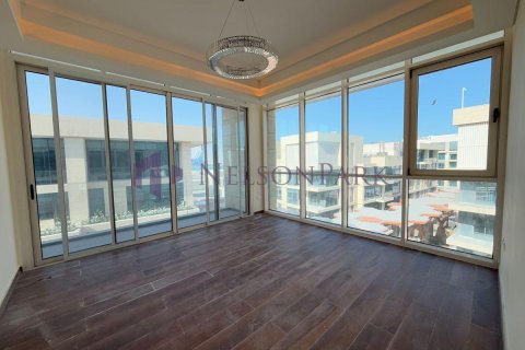 4 bedrooms Duplex in Doha, Qatar No. 57870 8