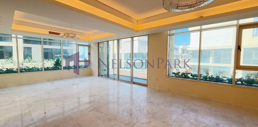 4 bedrooms Duplex in Doha, Qatar No. 57870
