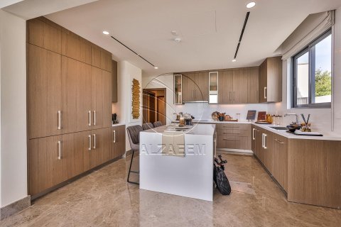 Villa de 4 dormitorios en Abu Dhabi, UAE No. 90128 13