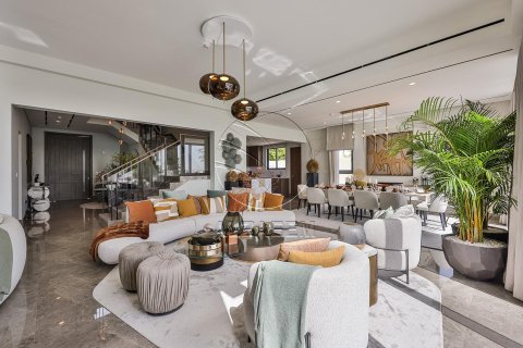 Villa de 4 dormitorios en Abu Dhabi, UAE No. 90128 17