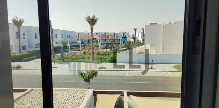 Townhouse de 3 dormitorios en Al Ghadeer, UAE No. 102056