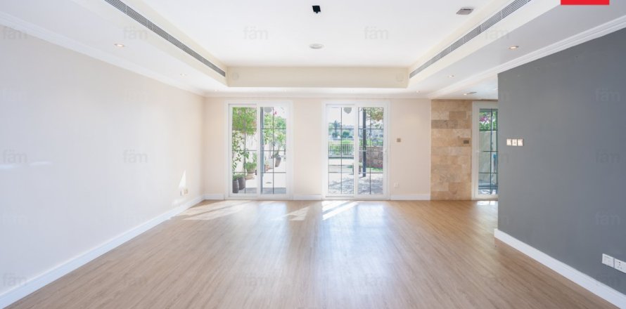 Villa de 3 chambres à Dubai, UAE No. 87600