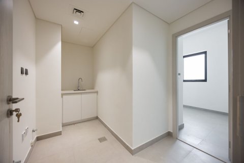 Commercial property de 4 dormitorios en  Yas Island, UAE No. 79651 8