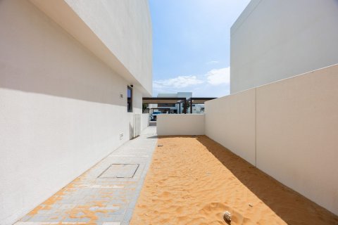 Commercial property de 4 dormitorios en  Yas Island, UAE No. 79651 21