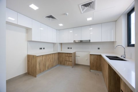 Commercial property de 4 dormitorios en  Yas Island, UAE No. 79651 6