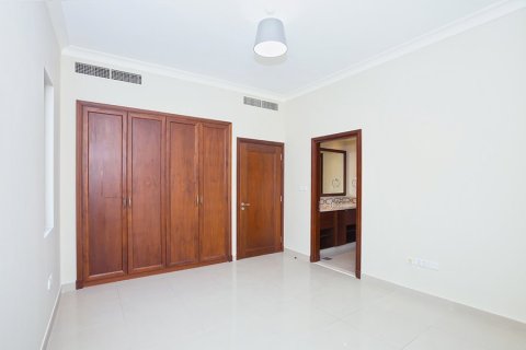 Villa de 4 dormitorios en Rasha, UAE No. 81768 14