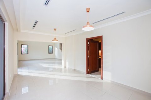 Villa de 4 dormitorios en Rasha, UAE No. 81768 7