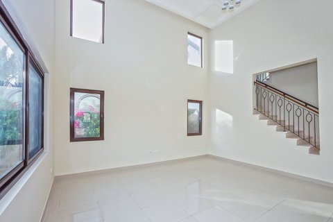 Villa de 4 dormitorios en Rasha, UAE No. 81768 5
