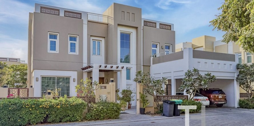 Villa de 4 dormitorios en Rahat, UAE No. 81771