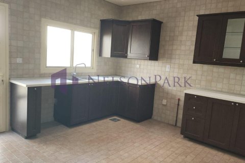 6 bedrooms Villa in Doha, Qatar No. 60965 26