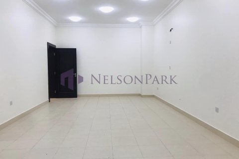 6 bedrooms Villa in Doha, Qatar No. 60965 9